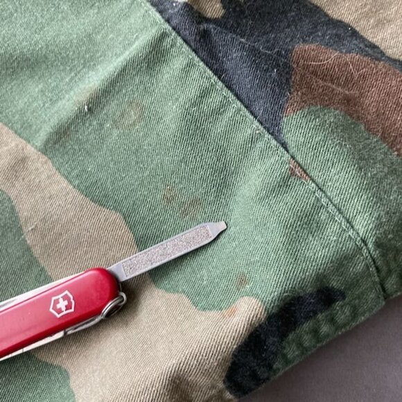 US military Woodland BDU warm weather Med Lng NOTE : lower cargo pockets removed - Picture 2 of 14